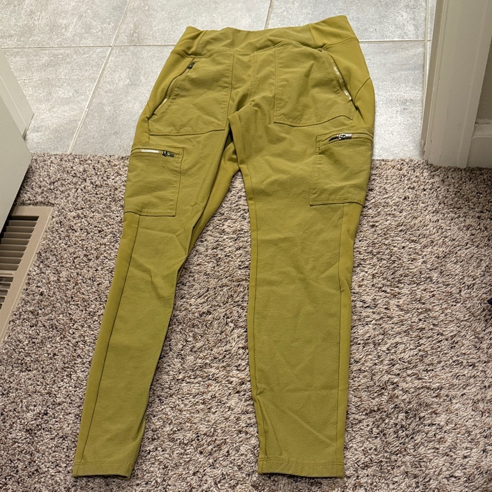 Athleta women’s Cargo Pants in Mustard Green